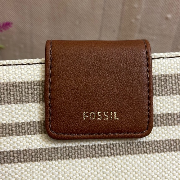 FOSSIL Women's  Clutch Wallet - Picture 4 of 8